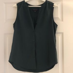 Banana Republic forest green sleeveless top with buttons
